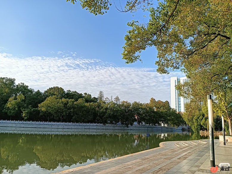 后湖.jpg