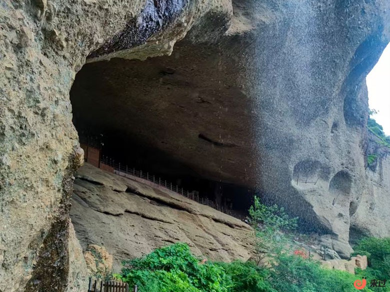 大别山石窟.jpg